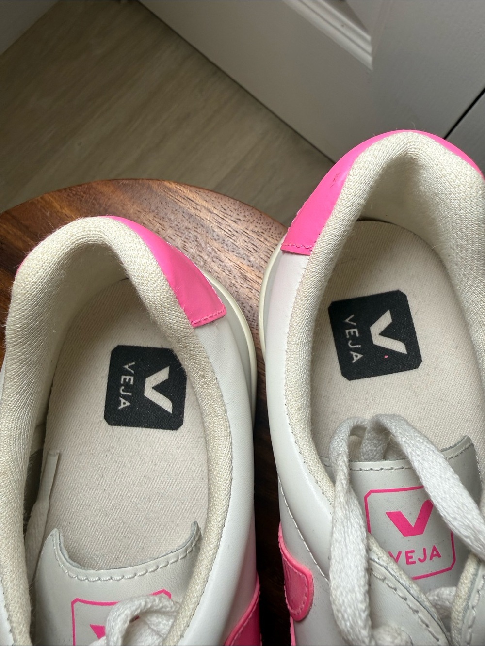 Veja Esplar Logo leather sneakers in extra-white and sari pink sz 8 - Picture 3 of 6